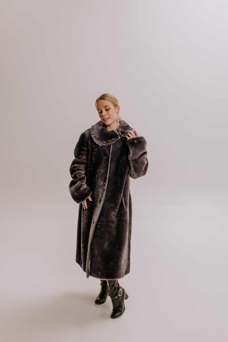 Women's fur short coat - model photo